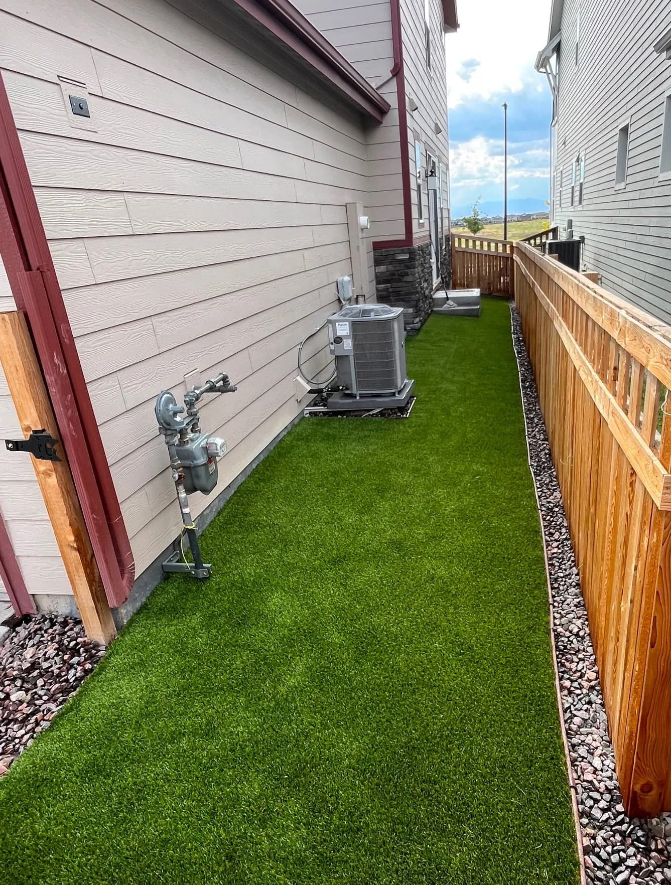Side Yard Weed Jungle Gets a Clean Artificial Turf Fix image