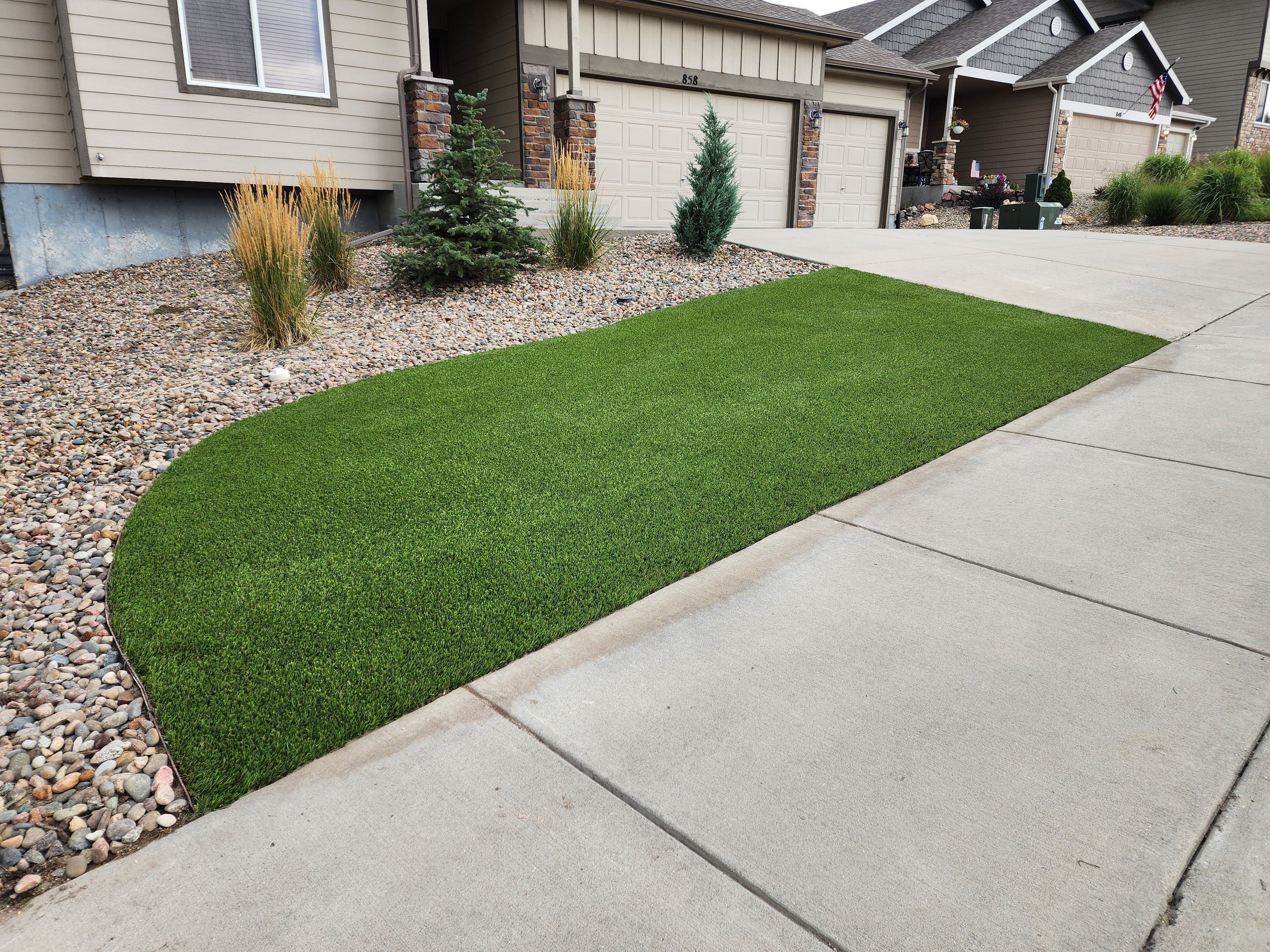 Project Monument Front Yard Gets a Sharp Artificial Turf Upgrade image