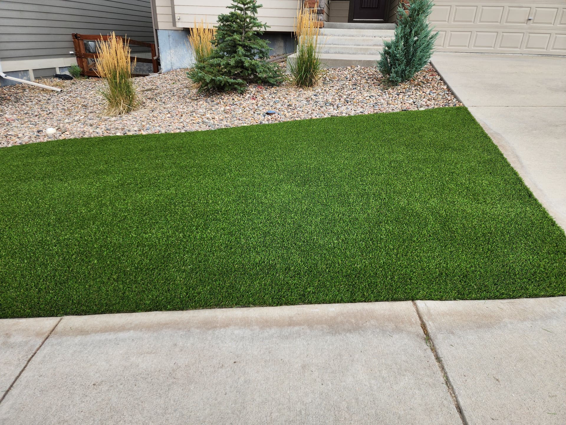 Gallery photos for Monument Front Yard Gets a Sharp Artificial Turf Upgrade: Image #1
