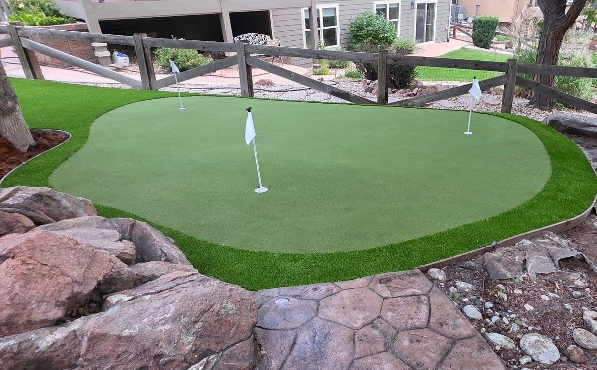 Gallery photos for Backyard Putting Green Turns a Forgotten Corner Into Daily Use Space: Image #1
