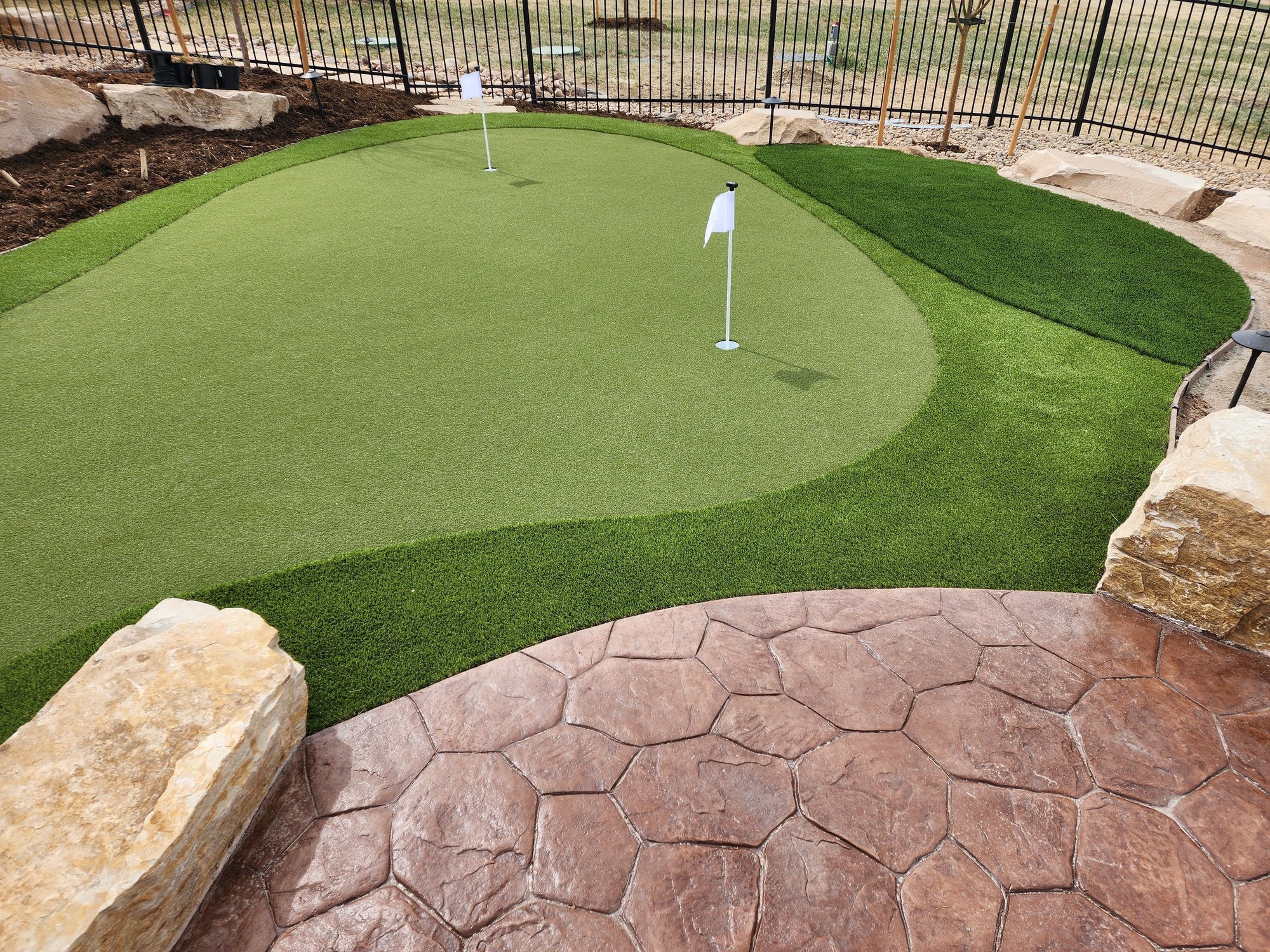 Putting green with fringe and chipping area